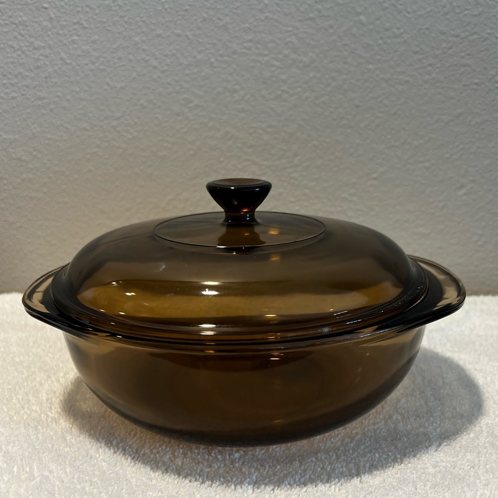 Pyrex 023 Round Amber 1.5 casserole dish with lid